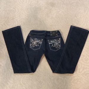 Miss Me sz 27 bootcut w/embellished pockets, dark wash, EUC!!🛍🎉